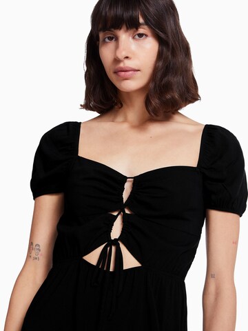 Rochie de vară de la Bershka pe negru