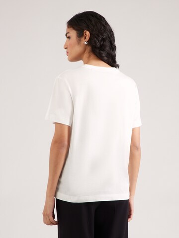Tricou de la GANT pe alb