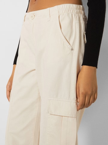 Bershka Loosefit Hose in Beige