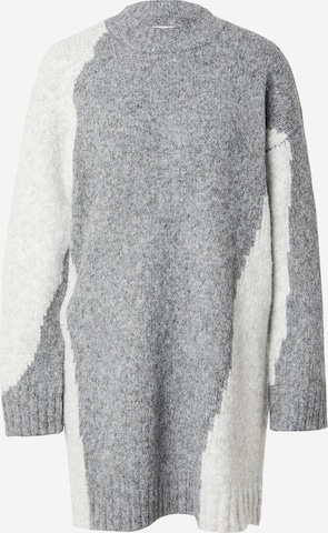 TOPSHOP Knitted dress in Grey: front