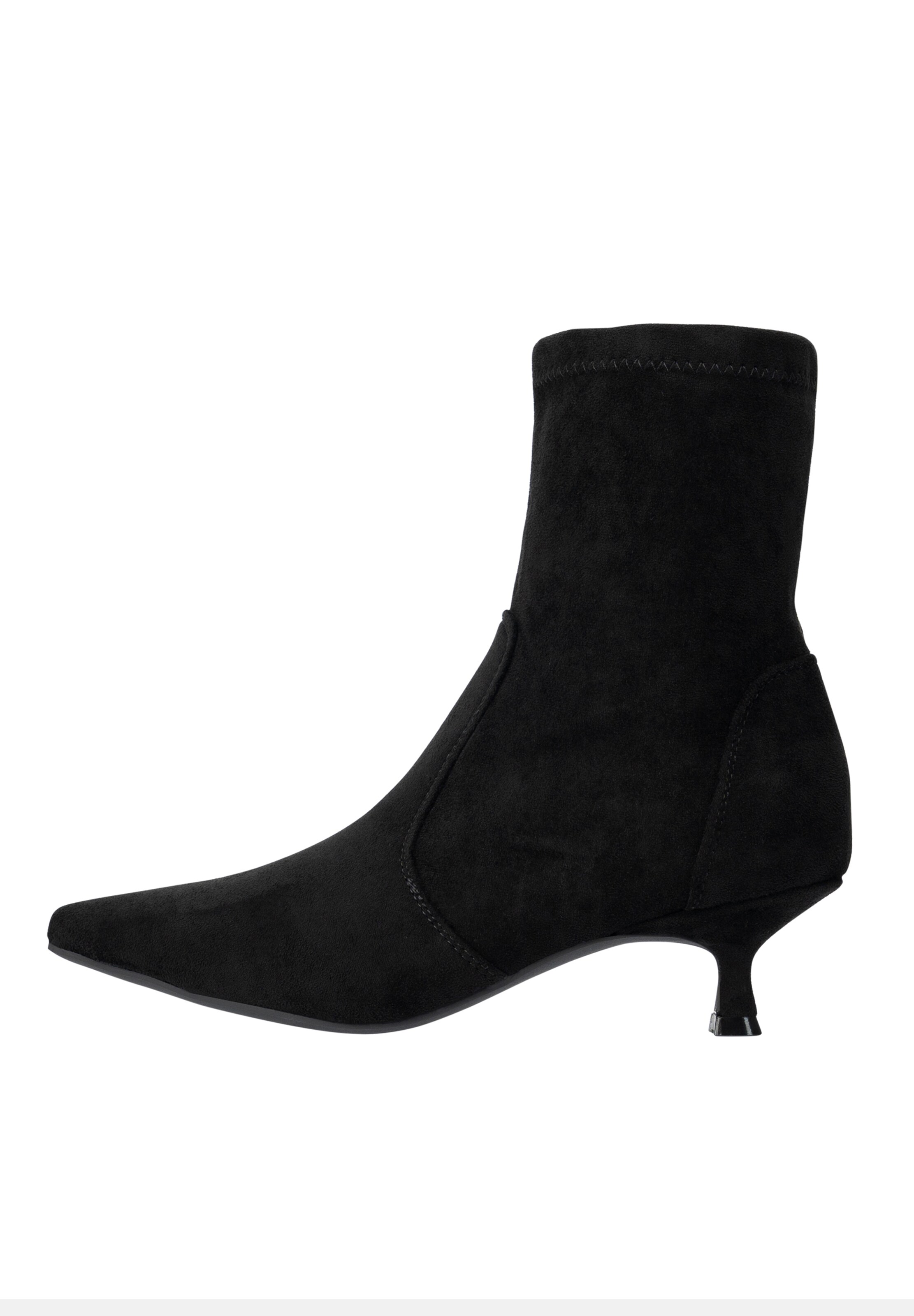 Salinyang Booties in Black