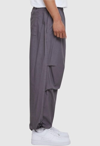 Tapered Pantaloni di Urban Classics in grigio