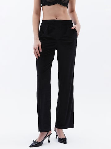 Wide leg Pantaloni con pieghe di OXXO in nero: frontale