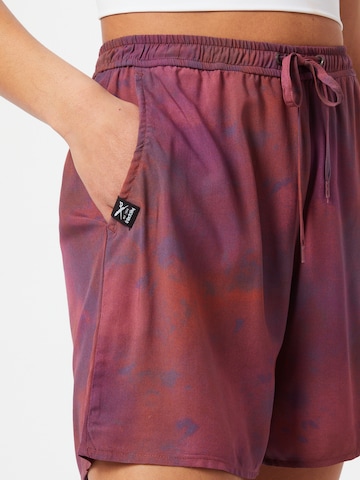 Iriedaily Lużny krój Spodnie w kolorze fioletowy