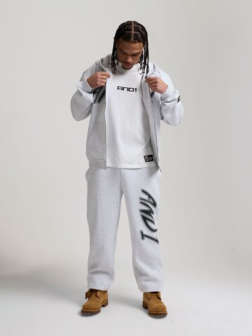 AND1 Sweatjacka 'Staple Graphic' i grå