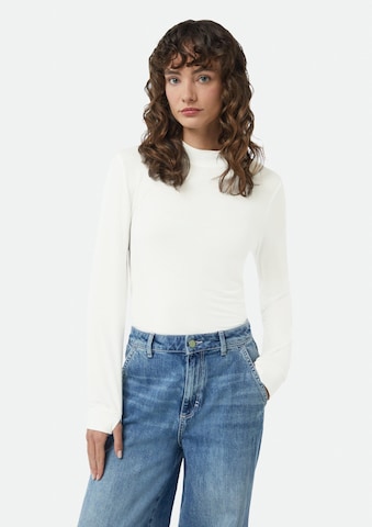Tricou de la comma casual identity pe alb: față