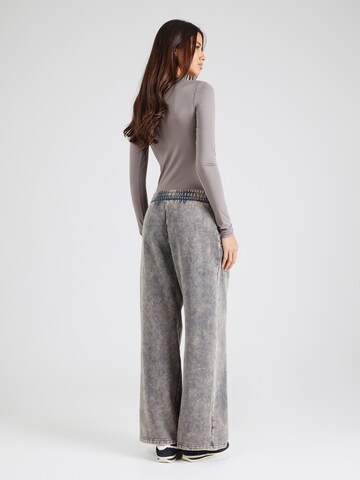 WEEKDAY Wide leg Byxa i blå