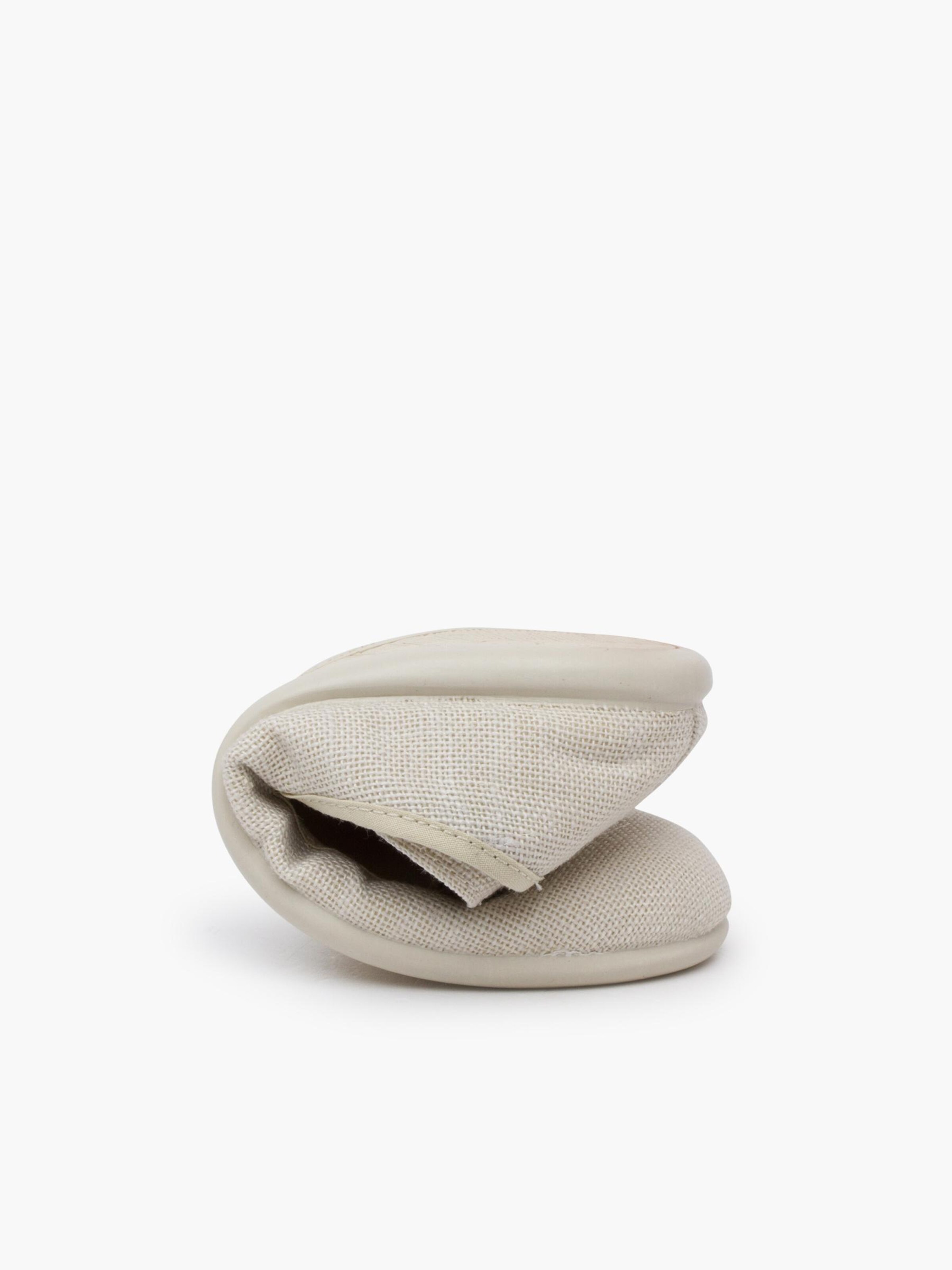 Pisamonas - Bailarina en beige