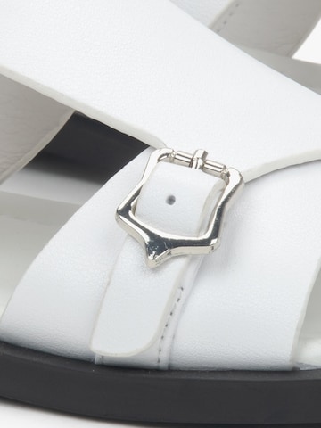 Estro Sandals '225509' in White