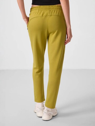 Tommy Life Regular Trousers in Yellow