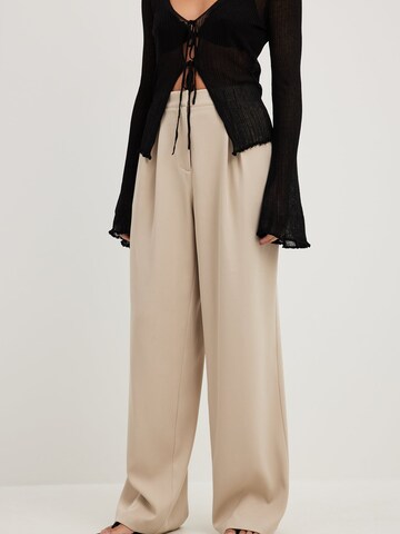 NA-KD Wide leg Pleat-Front Pants in Yellow: front