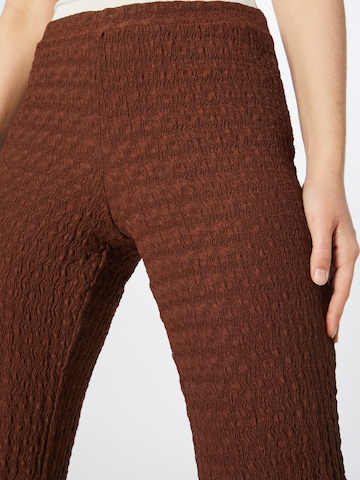 Monki Bootcut Spodnie w kolorze brązowy