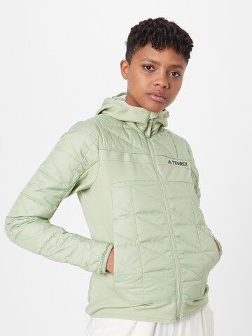 ADIDAS TERREX - Chaqueta de montaña en verde: frente