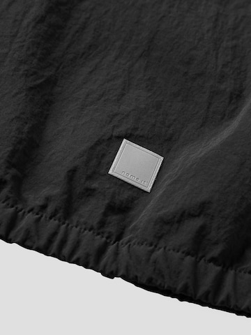 NAME IT Φθινοπωρινό και ανοιξιάτικο μπουφάν 'NKMMAC' σε μαύρο
