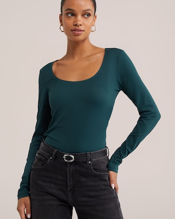 Tricou de la WE Fashion pe verde: față
