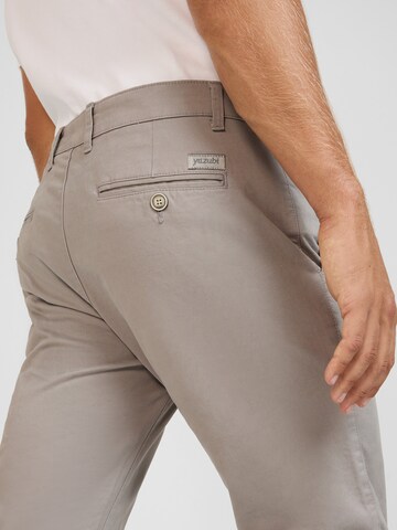 yazubi Slimfit Chinohose 'Kyle' in Grau