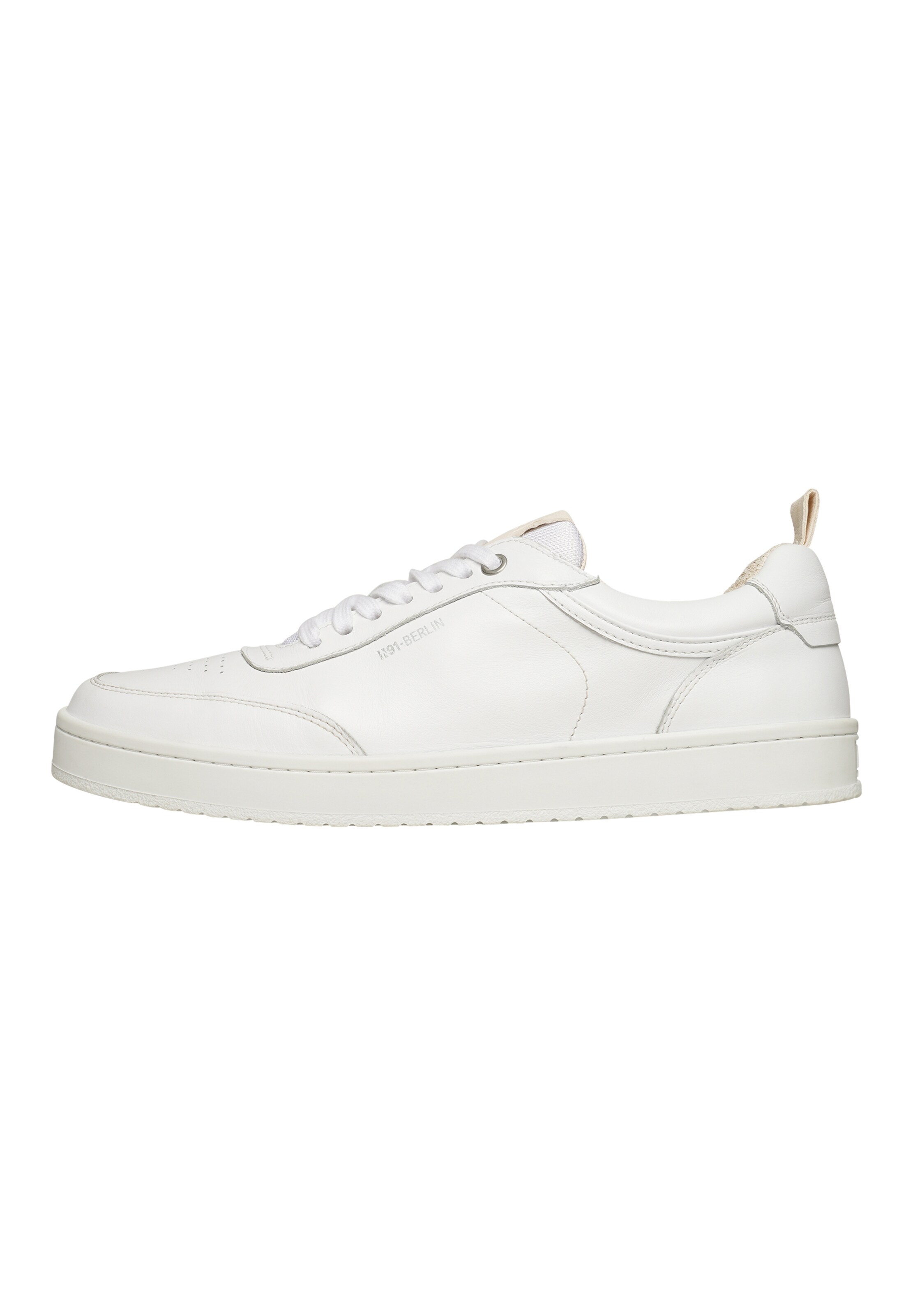 N91 Platform trainers ' Court ' in White