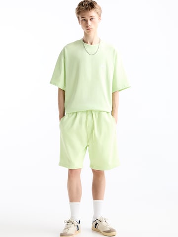 Pull&Bear Loosefit Shorts in Grün