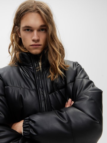 Veste mi-saison Pull&Bear en noir