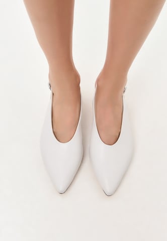 CESARE GASPARI Slingback pumps in White