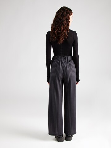 JDY - Pierna ancha Pantalón plisado 'JDYGEGGO' en gris