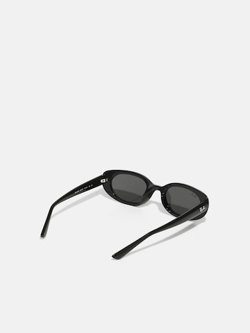 Ochelari de soare de la Ray-Ban pe negru