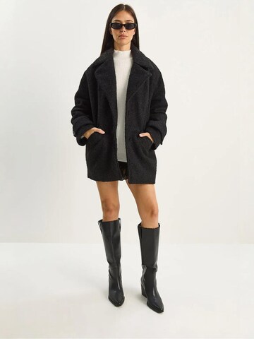 Cappotto di mezza stagione di Bianco Lucci in nero