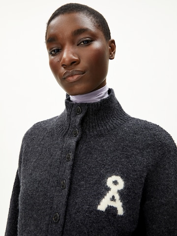 ARMEDANGELS Strickjacke ICONIC Å RAMONAA BOUCLÉ in Mischfarben