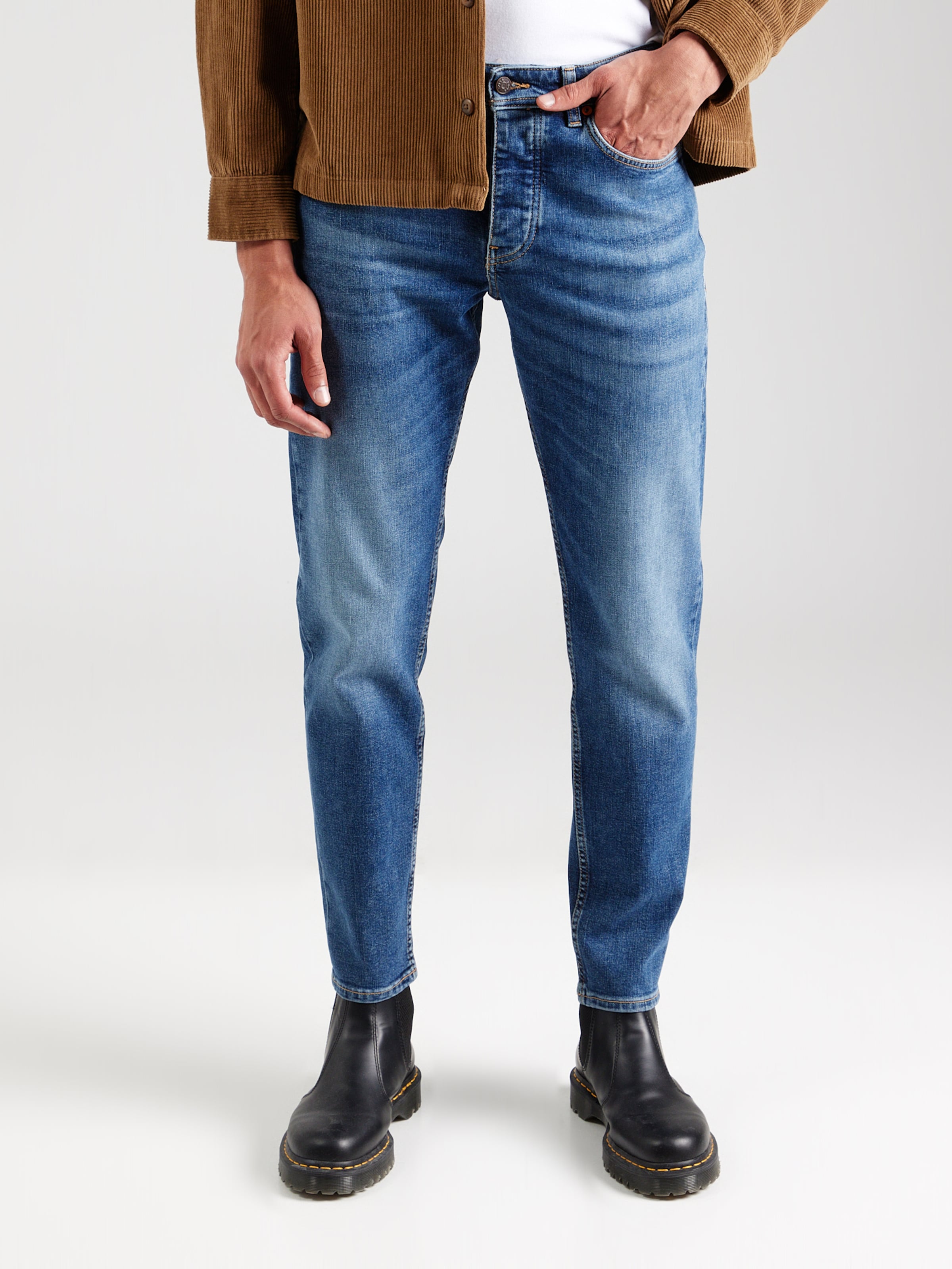 Boss tapered jeans best sale