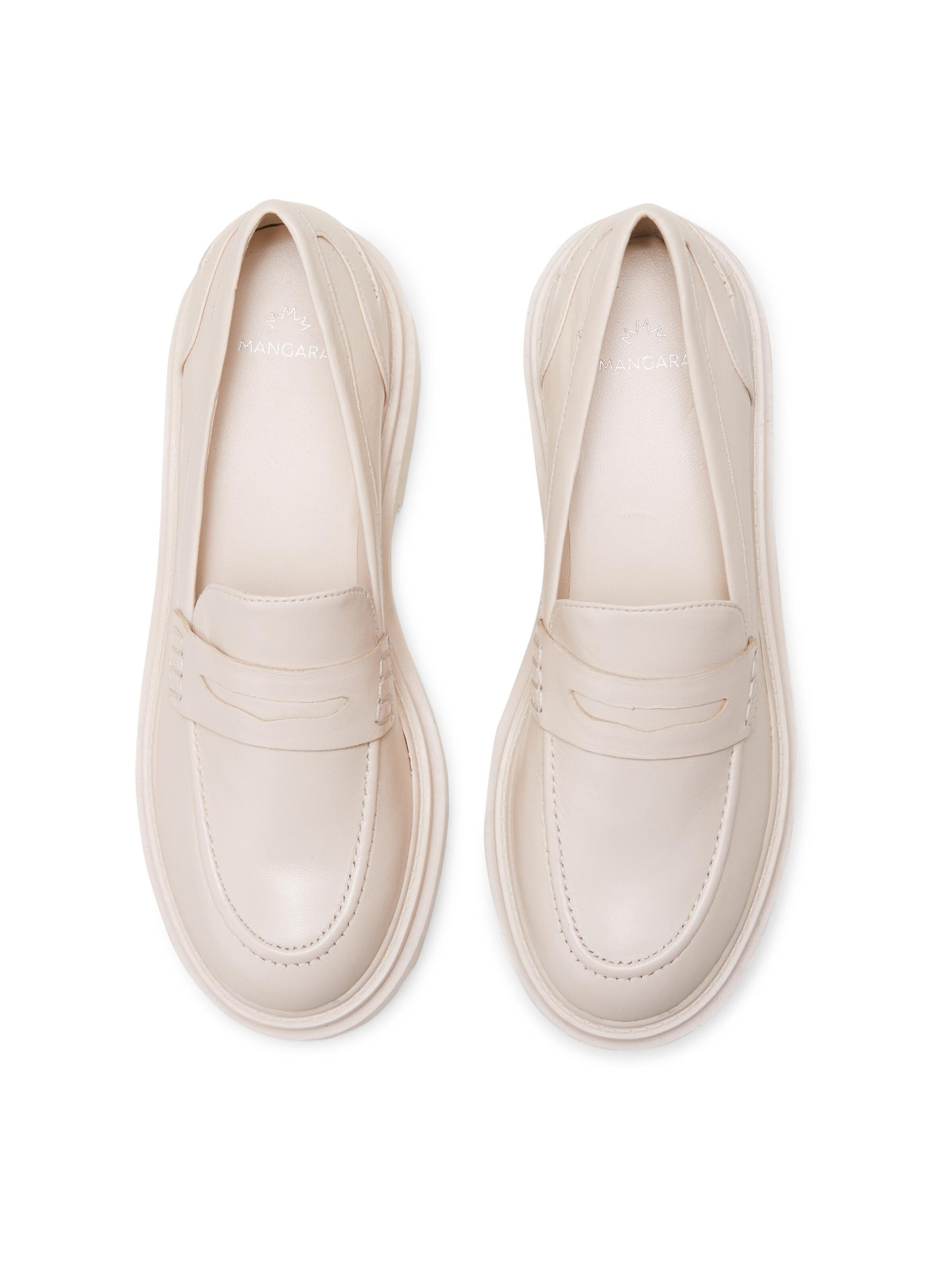 Mangara Atelier Mocassins 'Mocassins Carvalho en cuir beige à semelle plateforme crantée' in Beige