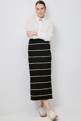 Touche Prive Skirt in Black