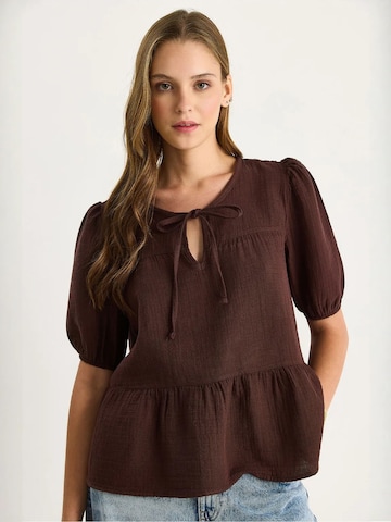 Bianco Lucci - Blusa em castanho