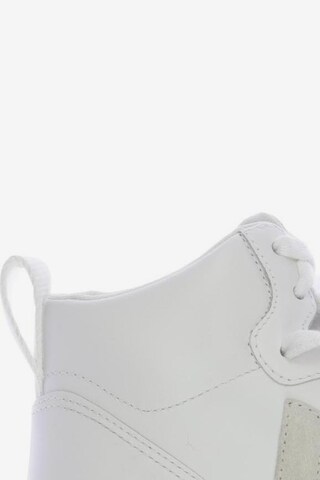 Veja Sneakers & Trainers in 36 in White