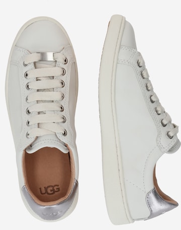 UGG حذاء رياضي بلا رقبة 'MILO' بلون أبيض