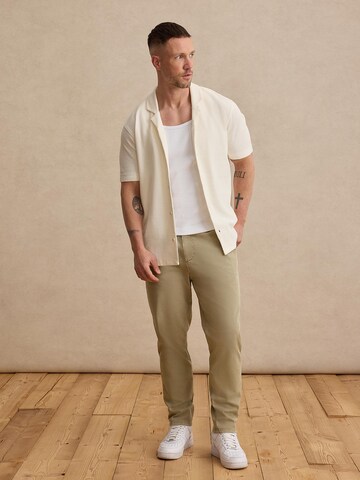DAN FOX APPAREL Regular Fit Paita 'Leon' värissä valkoinen