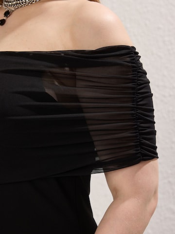 Robe de soirée Trendyol Curve en noir