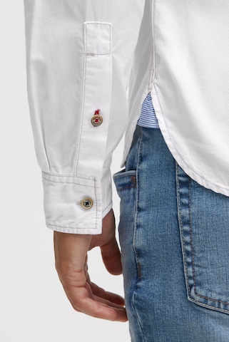 CAMP DAVID Slim Fit Strukturiertes Langarmhemd mit Logo-Applikationen in Weiß