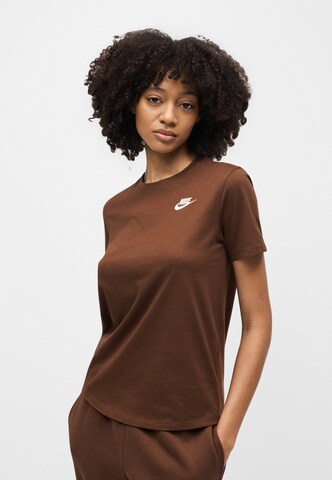 Tricou 'CLUB' de la Nike Sportswear pe maro: față