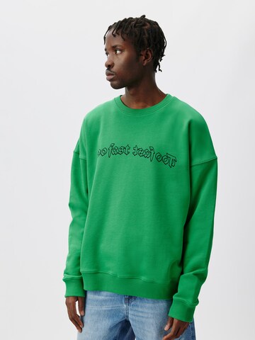 ABOUT YOU x Kingsley Coman Sweatshirt 'Jakob' in Grün: Vorderseite