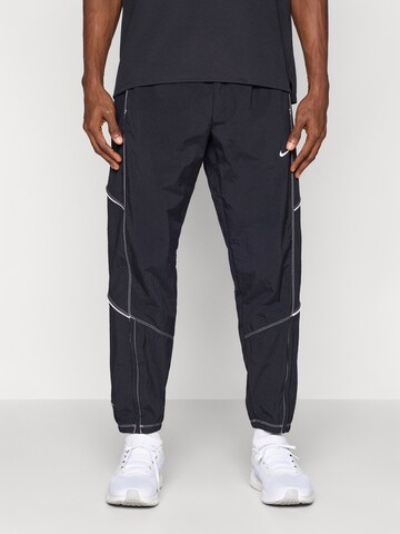 Tapered Pantaloni sportivi 'RETRO' di NIKE in nero: frontale