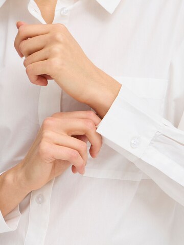 Chemisier ' FRFIBE ' Fransa en blanc