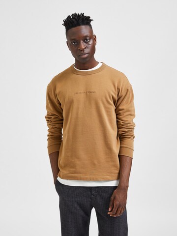 SELECTED HOMME Sweatshirt 'Holger' in Bruin: voorkant