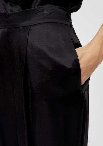 s.Oliver BLACK LABEL - Pierna ancha Pantalón plisado en negro