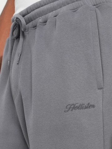 HOLLISTER Baggy Housut värissä harmaa