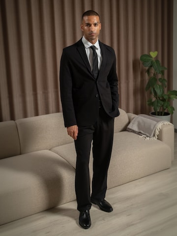 TEESHOPPEN Regular Trousers ' Performance ' in Black: front