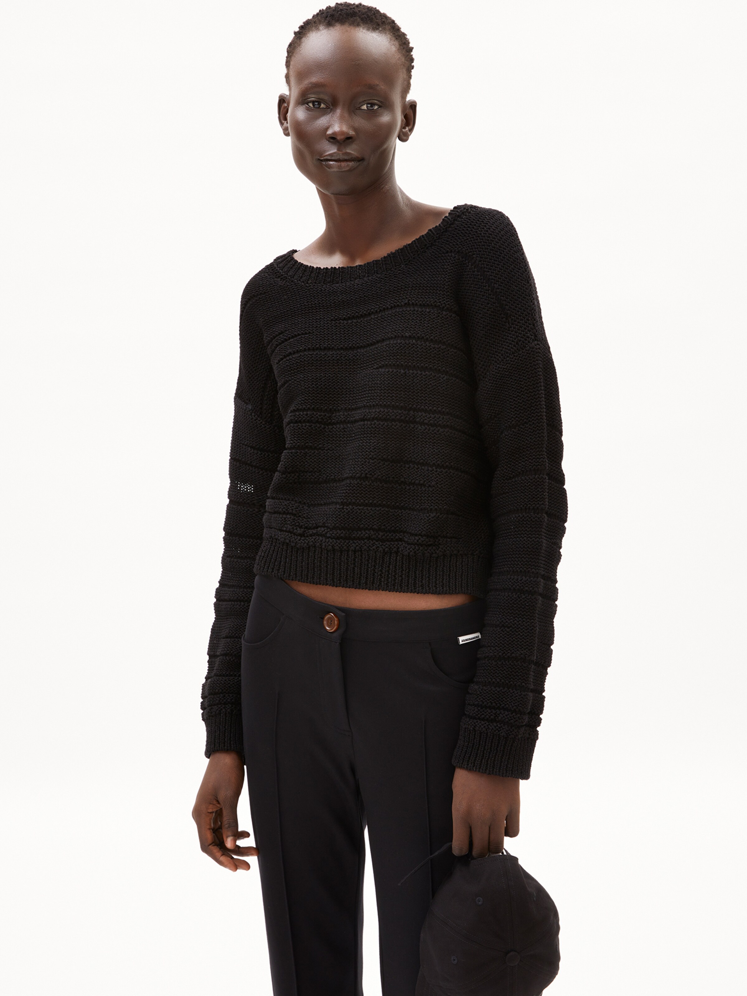 Pull-over ' AALIYA ' ARMEDANGELS en noir : devant