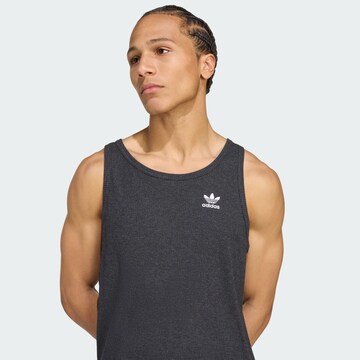 ADIDAS ORIGINALS T-shirt 'Essentials' i svart