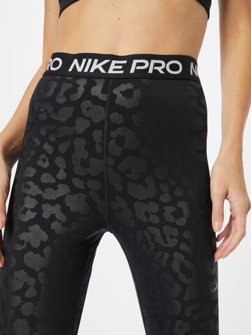 NIKE Skinny Sporthose in Schwarz