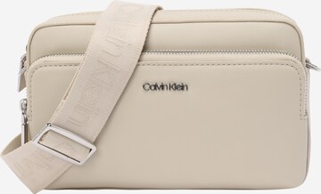 Sac à bandoulière Calvin Klein en beige : devant