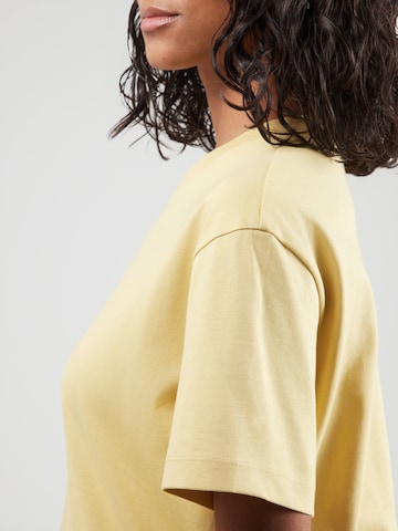 & Other Stories - Camiseta en amarillo